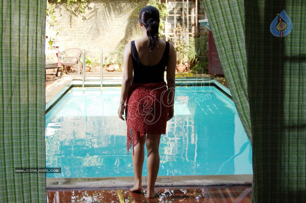 Keerthi Chawla Spicy Stills - 129 / 195 photos