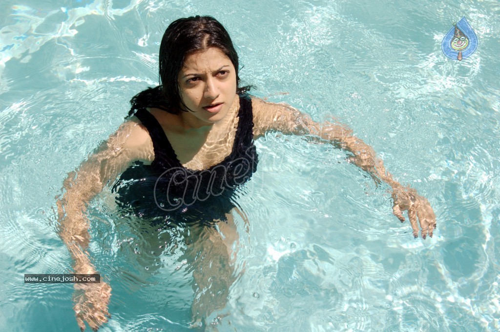 Keerthi Chawla Spicy Stills - 150 / 195 photos