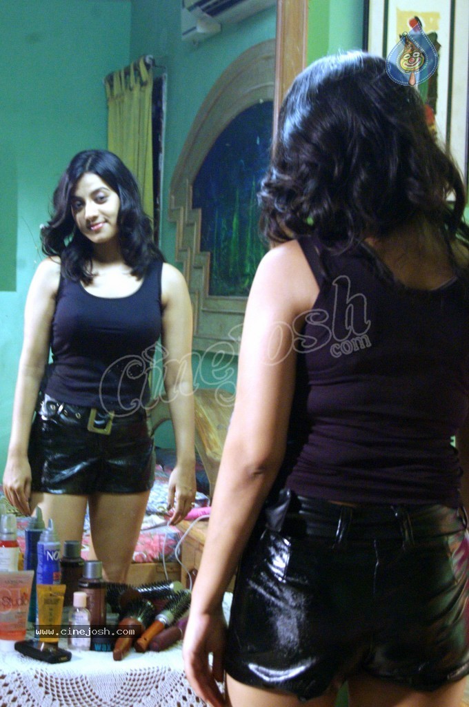 Keerthi Chawla Spicy Stills - 163 / 195 photos