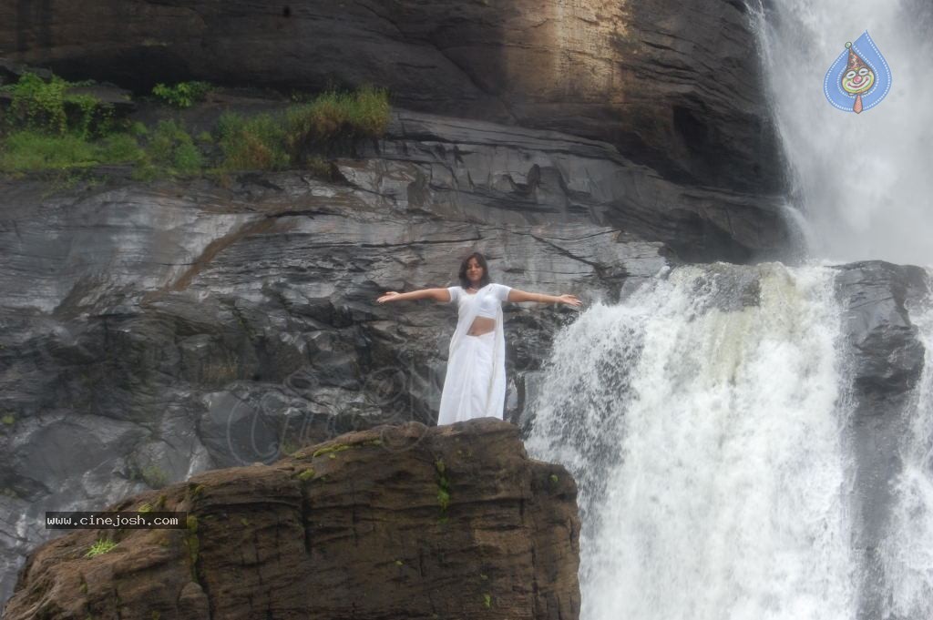 Keerthi Chawla Spicy Stills - 9 / 150 photos