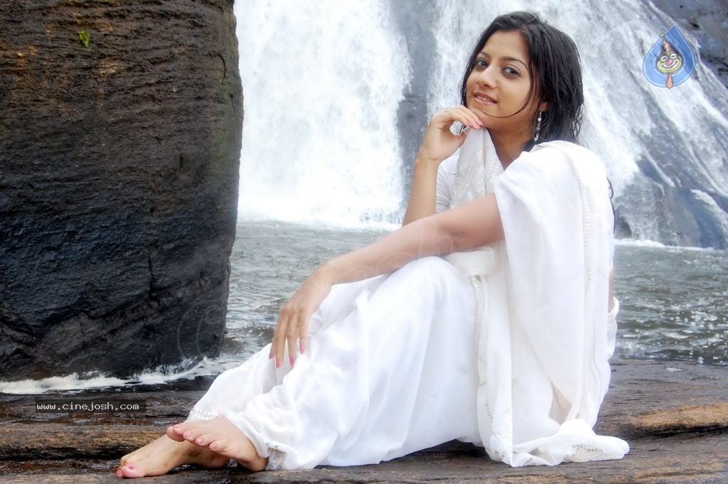 Keerthi Chawla Spicy Stills - 56 / 150 photos