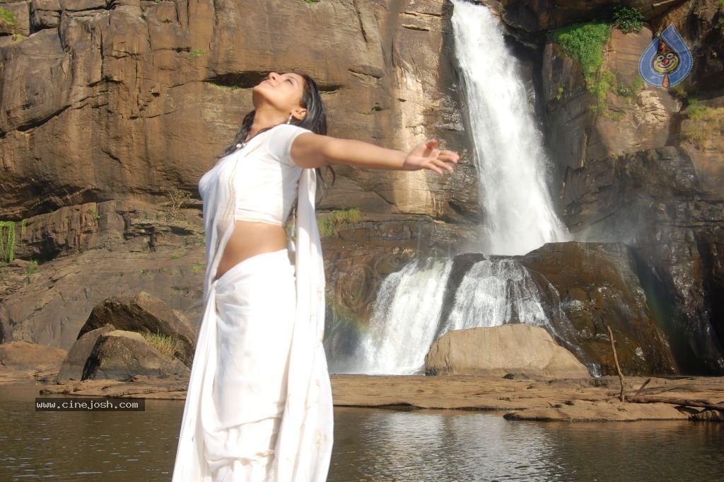 Keerthi Chawla Spicy Stills - 81 / 150 photos