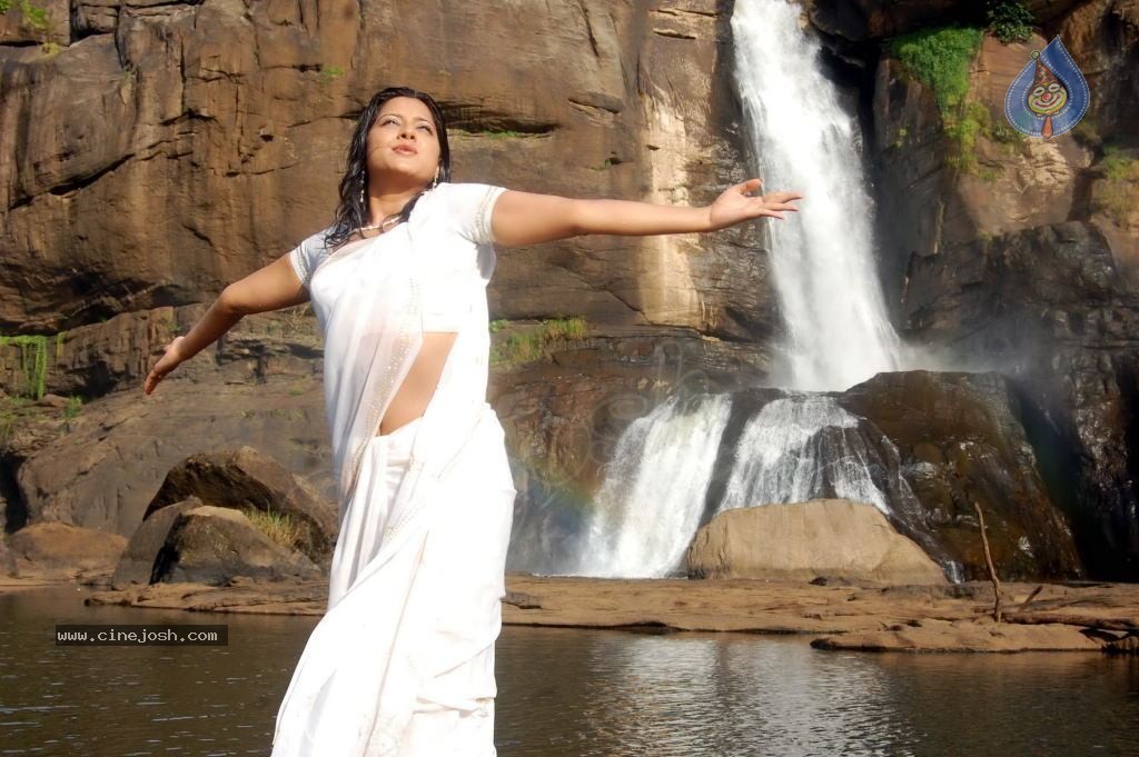 Keerthi Chawla Spicy Stills - 102 / 150 photos