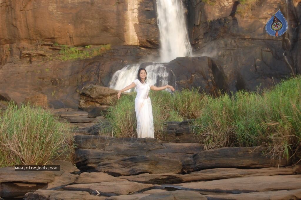 Keerthi Chawla Spicy Stills - 120 / 150 photos