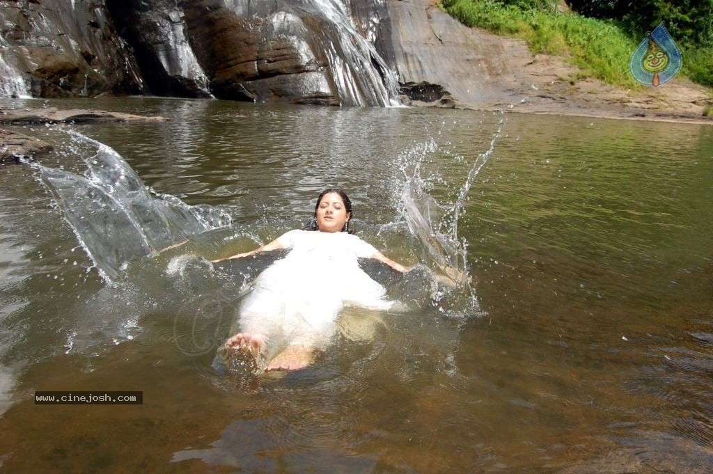 Keerthi Chawla Spicy Stills - 126 / 150 photos