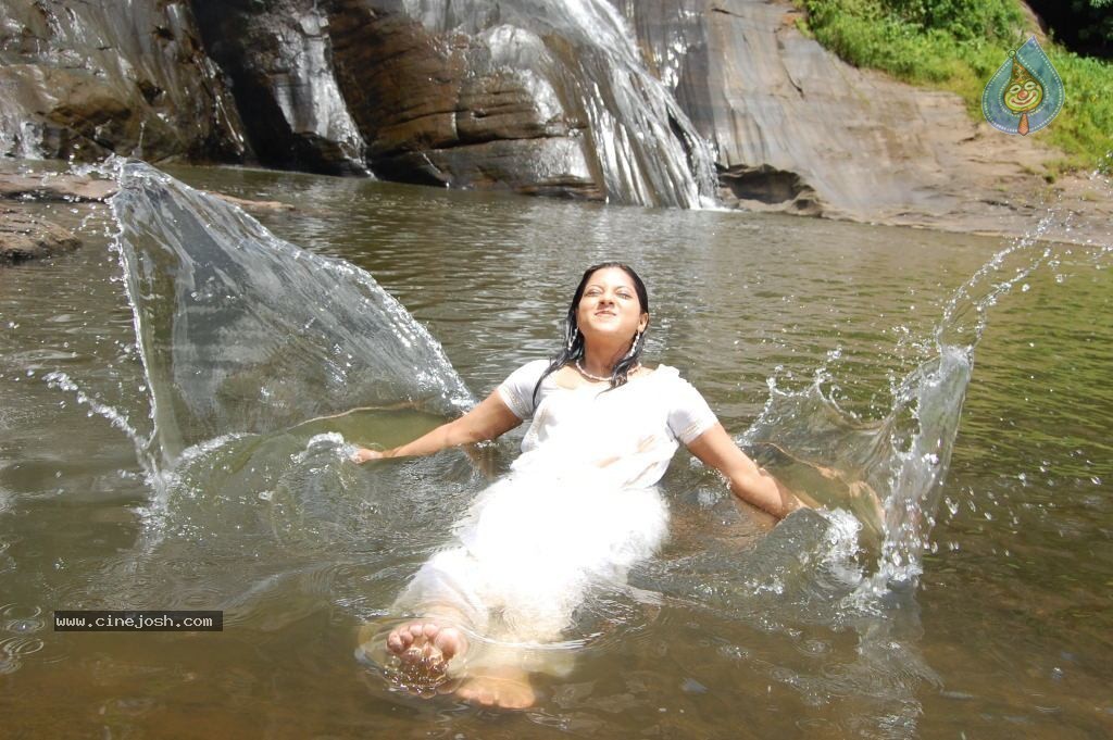 Keerthi Chawla Spicy Stills - 133 / 150 photos