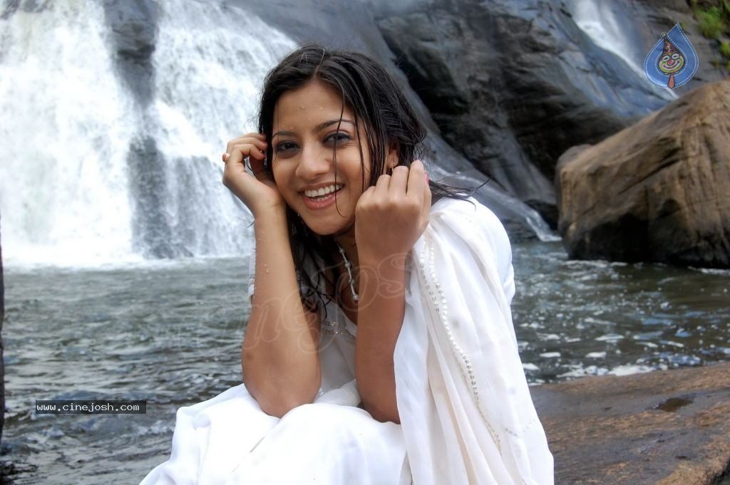 Keerthi Chawla Spicy Stills - 135 / 150 photos