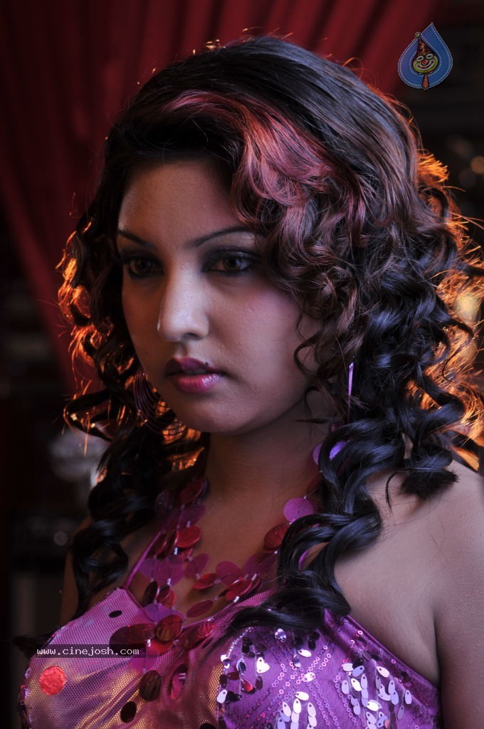 Komal Jha Hot Photos - 38 / 40 photos