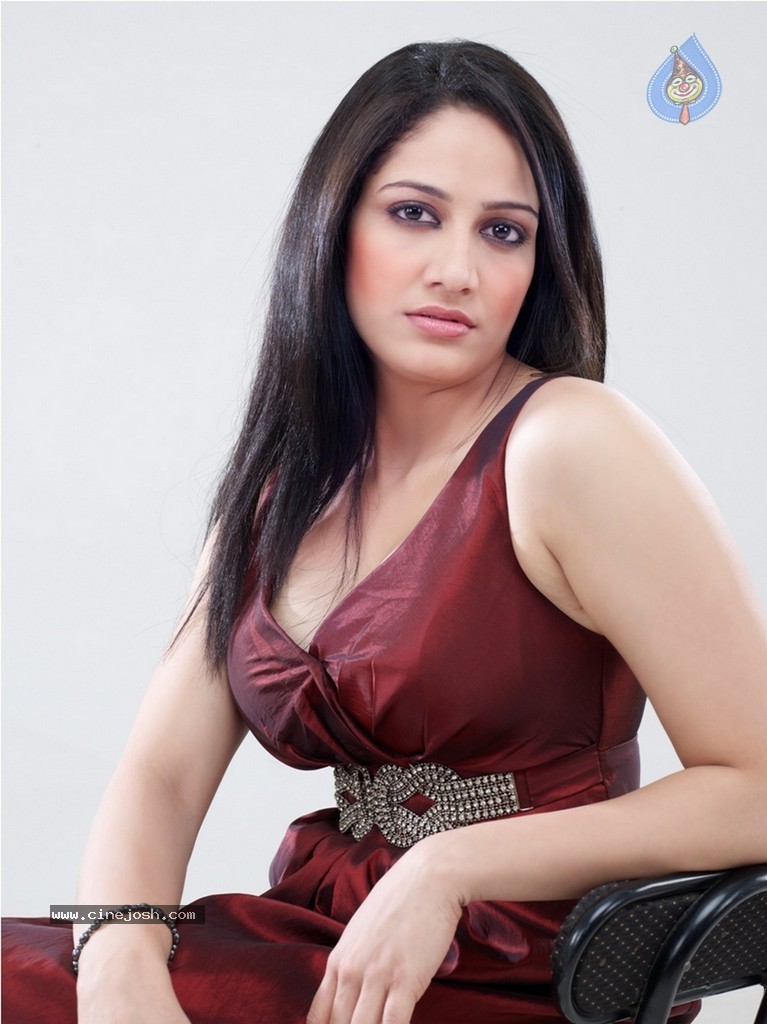 Komal Sharma Hot Stills - 3 / 35 photos
