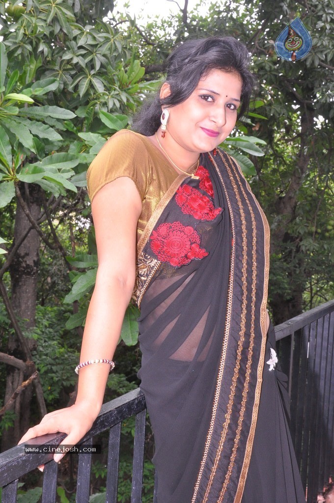 Kushbu Hot Stills - 8 / 58 photos