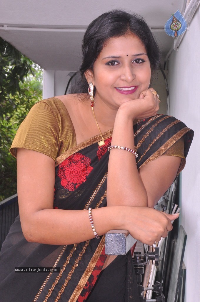 Kushbu Hot Stills - 10 / 58 photos