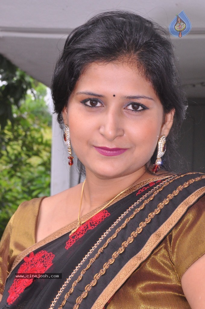 Kushbu Hot Stills - 19 / 58 photos