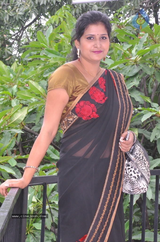 Kushbu Hot Stills - 20 / 58 photos