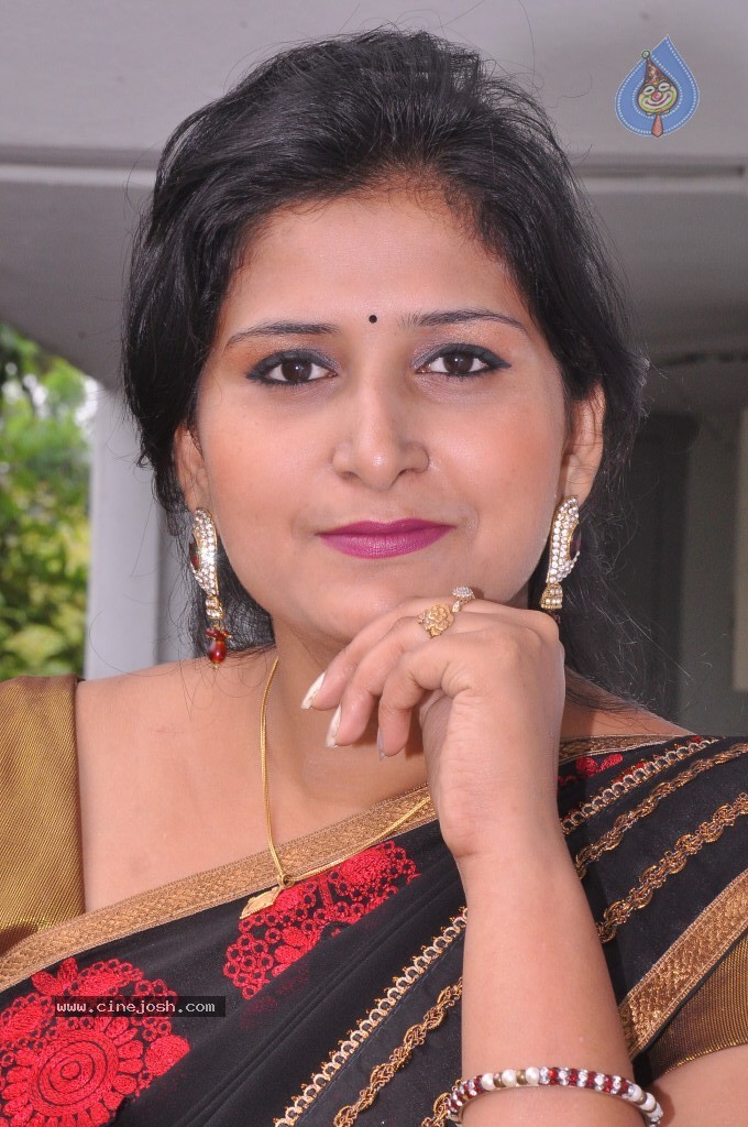 Kushbu Hot Stills - 27 / 58 photos