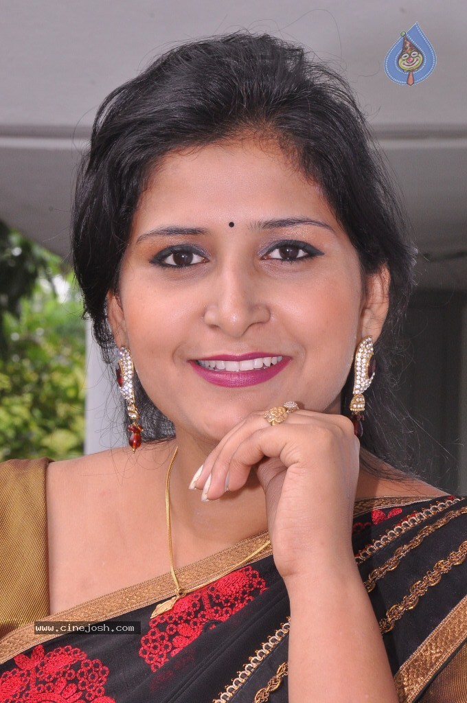 Kushbu Hot Stills - 35 / 58 photos