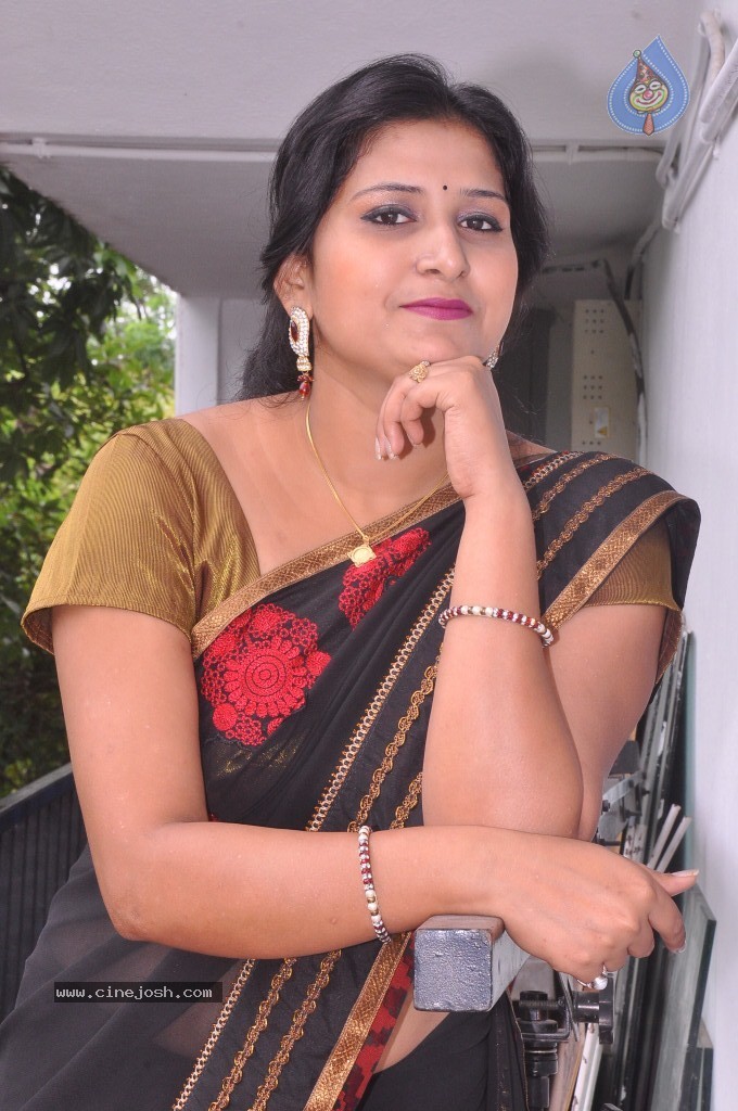 Kushbu Hot Stills - 56 / 58 photos