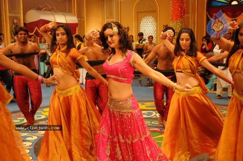 Leena Sindhu Spicy Stills - Happy Happy Ga - 6 / 23 photos