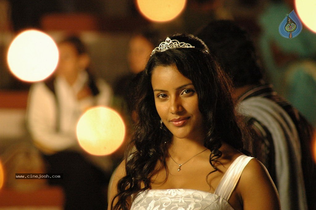 Live Movie Hot Stills - 105 / 132 photos