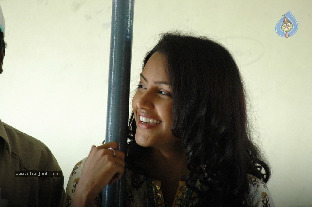 Live Movie Hot Stills - 115 / 132 photos