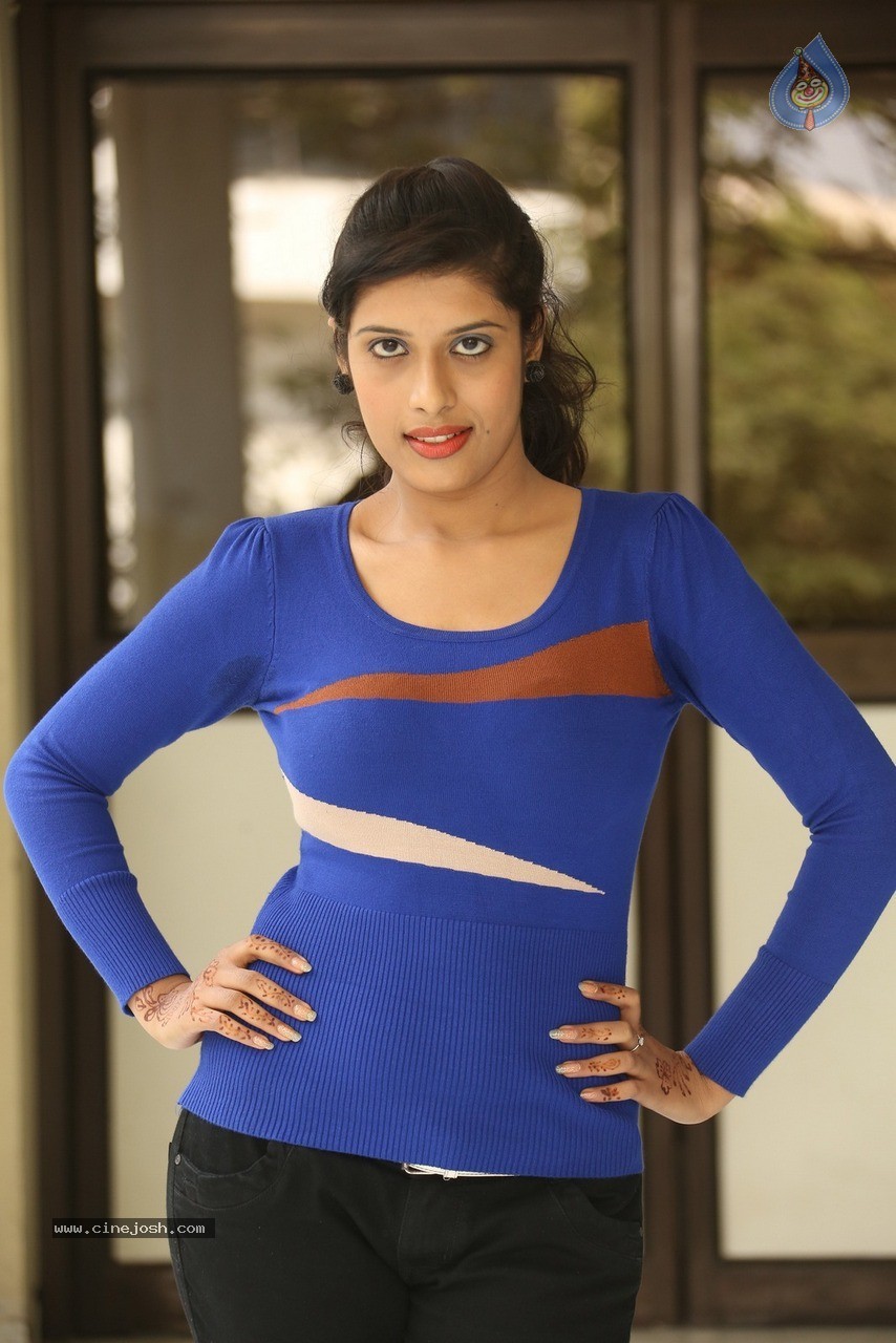 Liza Reddy Hot Stills - 73 / 85 photos