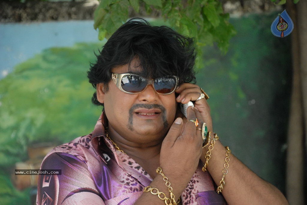 Lollu Dada Parak Parak Tamil Movie Hot Stills - 16 / 55 photos