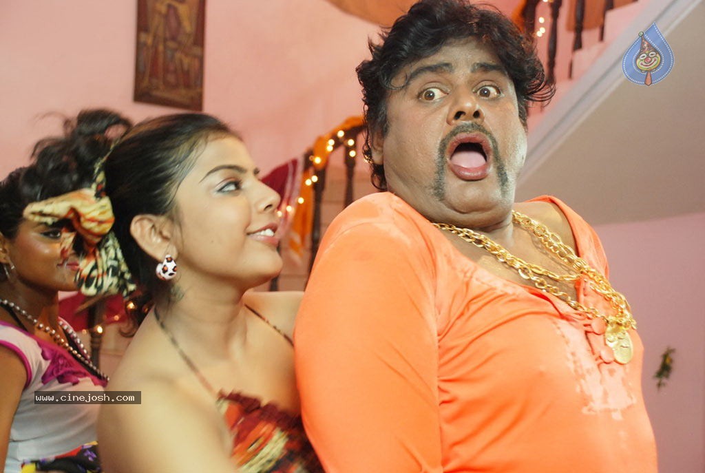 Lollu Dada Parak Parak Tamil Movie Hot Stills - 30 / 55 photos