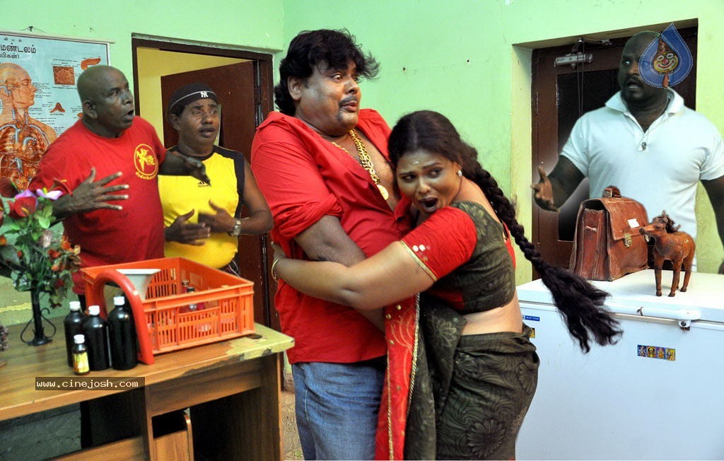 Lollu Dada Parak Parak Tamil Movie Hot Stills - 31 / 55 photos