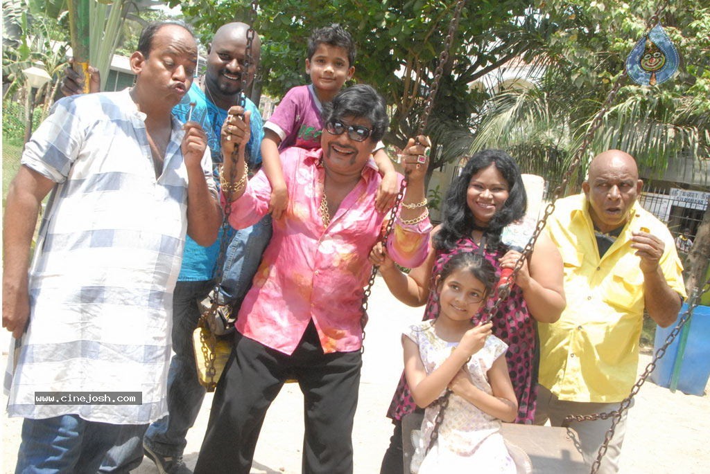 Lollu Dada Parak Parak Tamil Movie Hot Stills - 37 / 55 photos