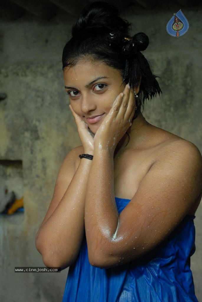 Lollu Dada Parak Parak Tamil Movie Hot Stills - 44 / 55 photos