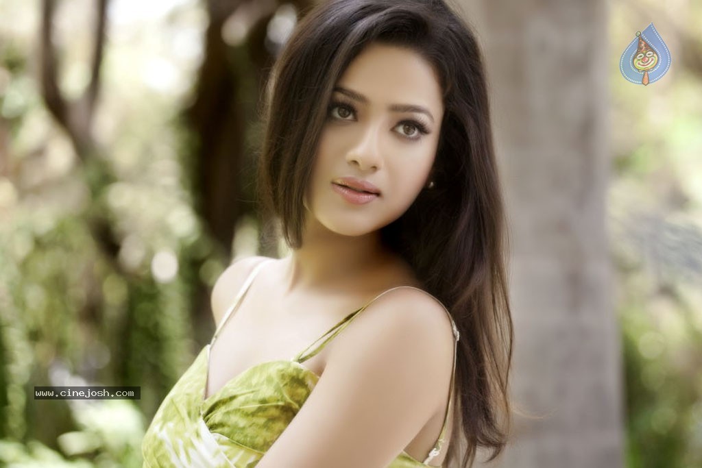 Madalasa Sharma Hot Photos - 23 / 46 photos