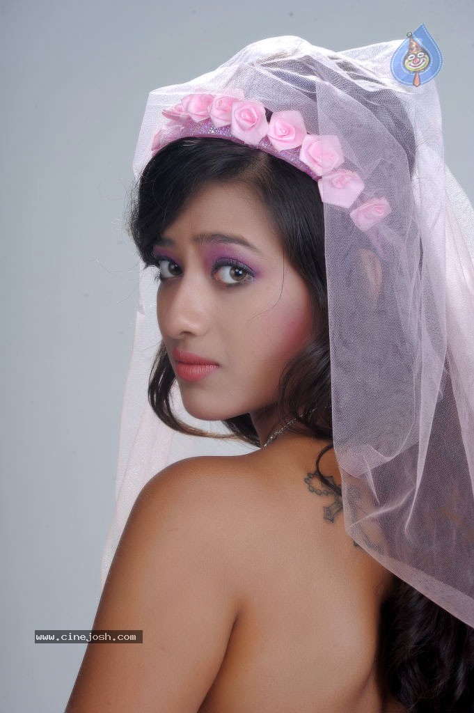 Madalasa Sharma Hot Photos - 42 / 46 photos