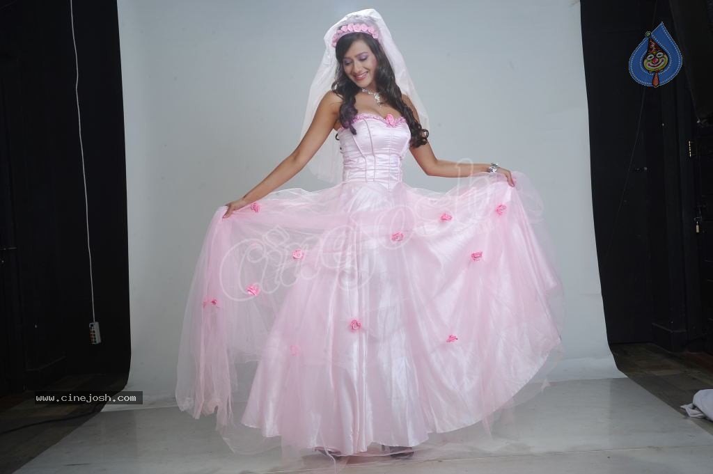 Madalasa Sharma Hot Photo Gallery - 51 / 57 photos