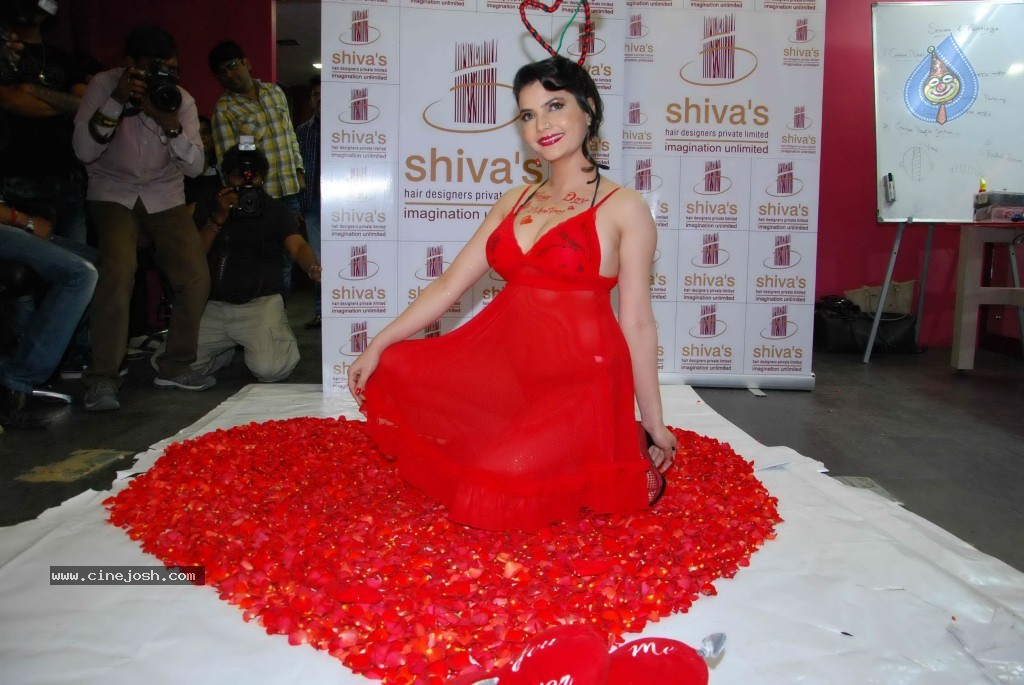 Madhavi Sharma Hot Photos - 20 / 36 photos