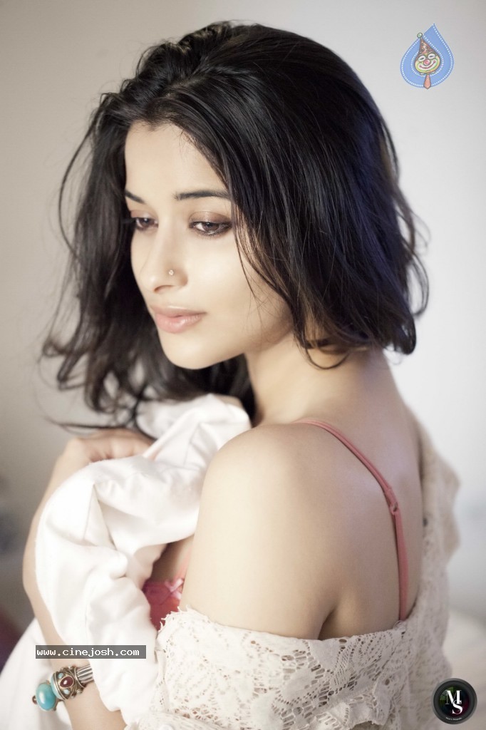 Madhurima Spicy Pics - 11 / 45 photos