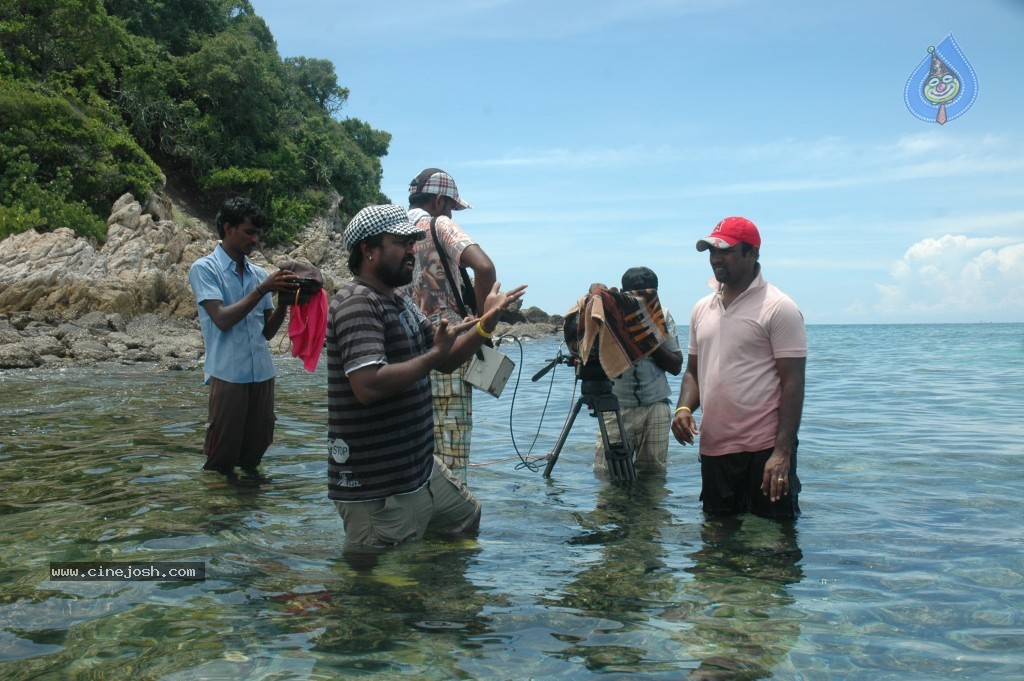 Mango Movie Hot Stills - 30 / 62 photos