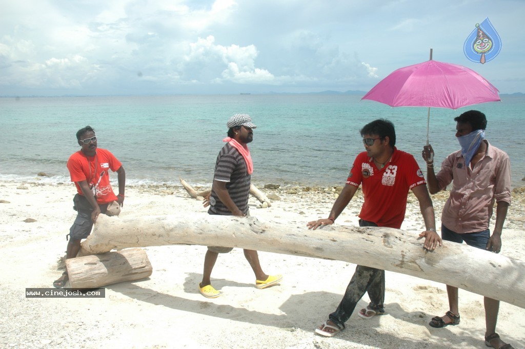 Mango Movie Hot Stills - 44 / 62 photos