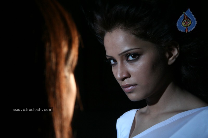 Marmam Movie Spicy Pics - 15 / 77 photos