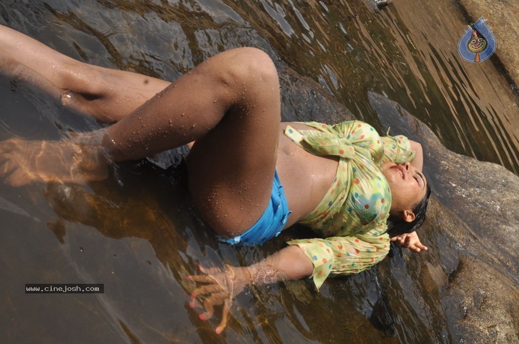 Marumugam Tamil Movie New Hot Stills - 11 / 38 photos