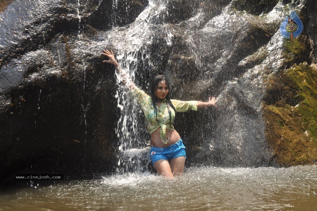 Marumugam Tamil Movie New Hot Stills - 14 / 38 photos