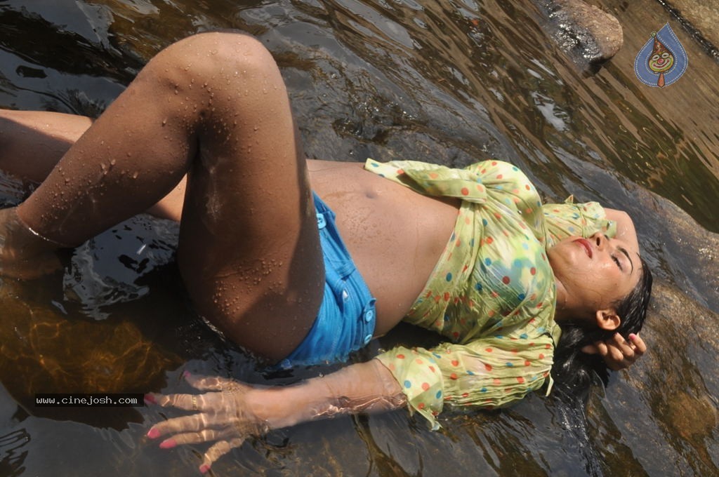 Marumugam Tamil Movie New Hot Stills - 18 / 38 photos