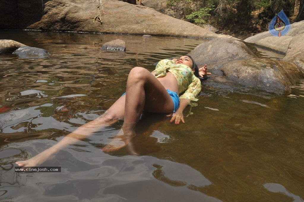 Marumugam Tamil Movie New Hot Stills - 22 / 38 photos