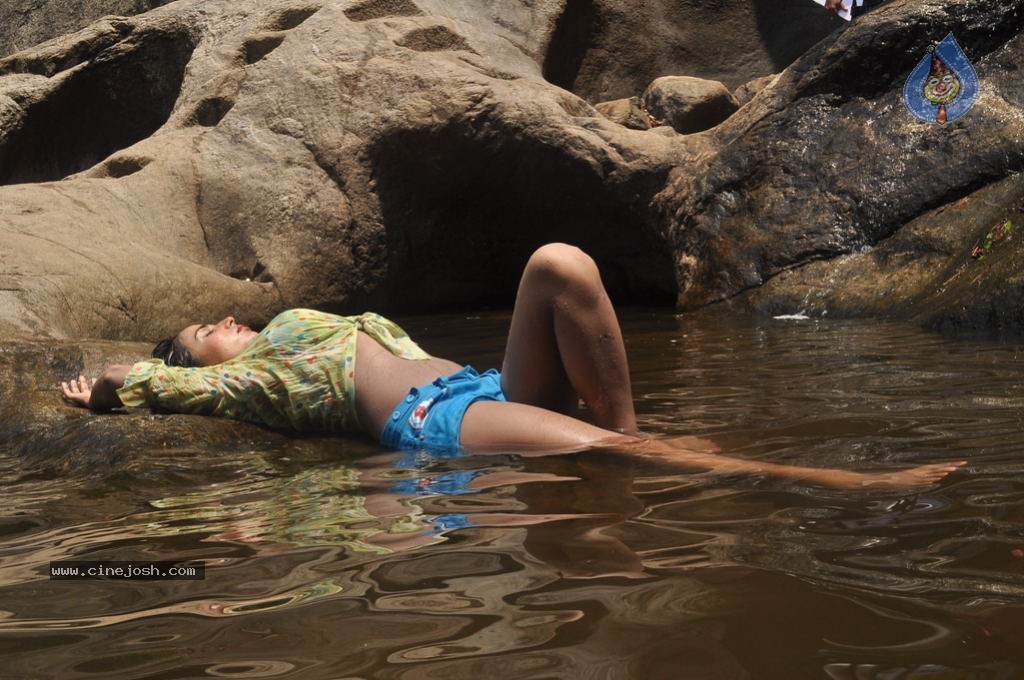 Marumugam Tamil Movie New Hot Stills - 23 / 38 photos