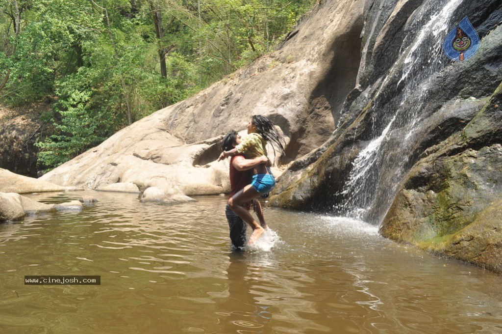 Marumugam Tamil Movie New Hot Stills - 28 / 38 photos