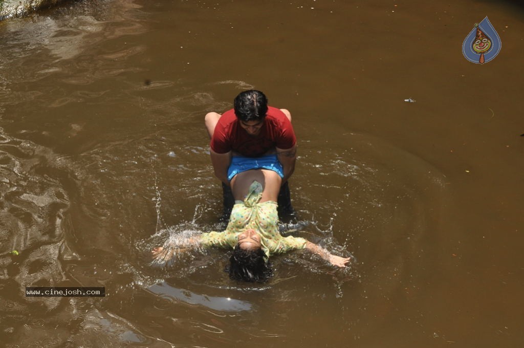 Marumugam Tamil Movie New Hot Stills - 29 / 38 photos