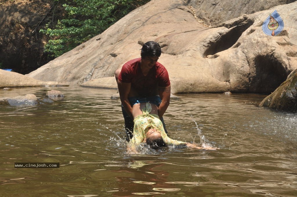 Marumugam Tamil Movie New Hot Stills - 34 / 38 photos