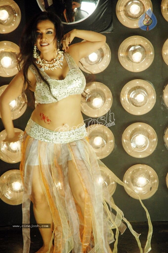 Mayuri Spicy Song Stills - 16 / 81 photos