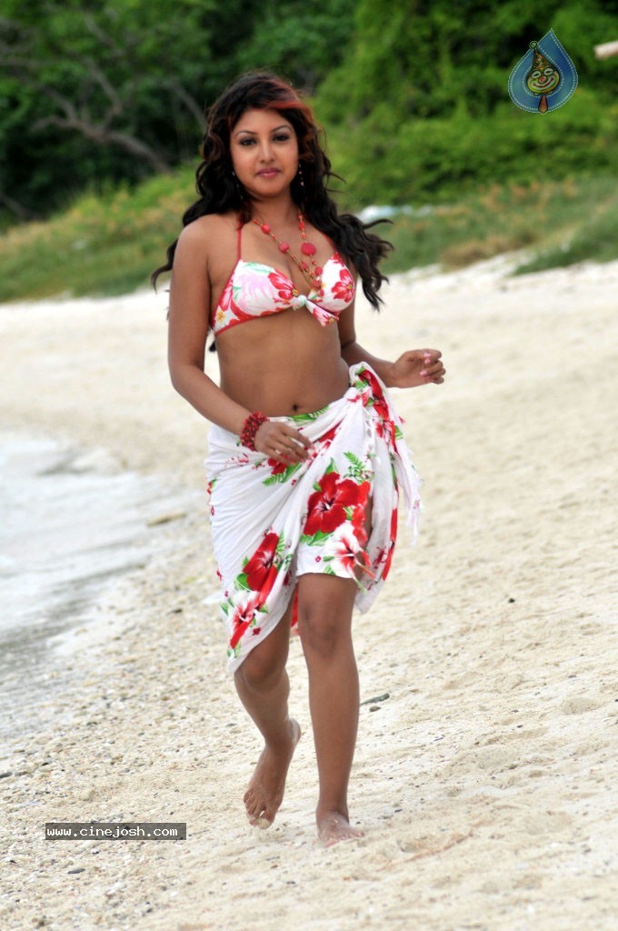 Komal Jha New Spicy Stills - 27 / 57 photos