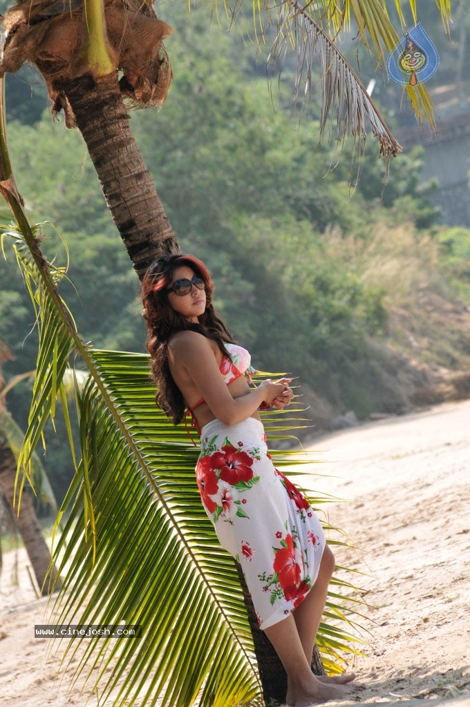 Komal Jha Spicy Gallery - 106 / 106 photos