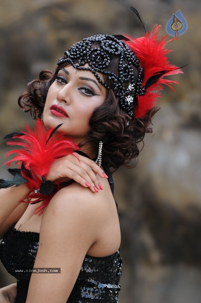 Mukti Mohan Spicy Photos - 10 / 53 photos