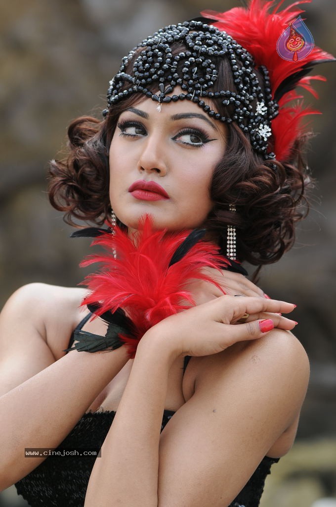 Mukti Mohan Spicy Photos - 18 / 53 photos